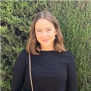 Profesora de Francés imparte clases a personas de todas las edades